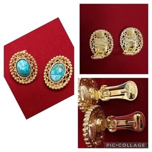 1928 Blue Marbled Center Gold Tone Clip On Earrings